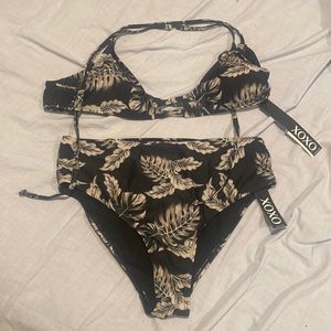 Two piece swimsuit size medium never worn before!